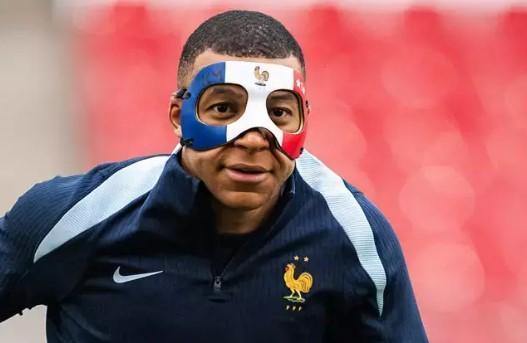 Mbappe Neden Maske Takıyor, Sakat Mı?