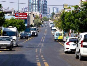 Mersin Büyükşehir Belediyesi Yolları Yeniliyor