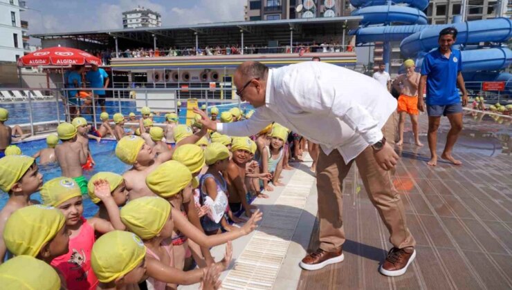 Mersin Erdemli’de Çocuklar Havuzlara Akın Etti