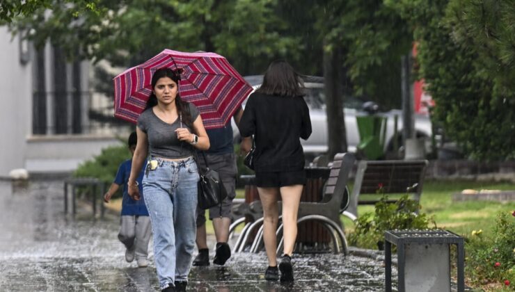 Meteoroloji Saat Vererek Uyardı: Kuvvetli Sağanak Vuracak