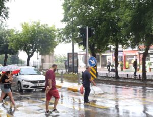 Meteoroloji’den Arka Arda Uyarı: Kuvvetli Yağış, Rüzgar, Toz Taşınımı…