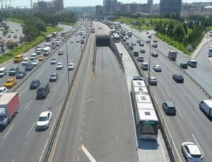 Metrobüs Yolu Yenileniyor: D-100 Yolu, 2 Şeride Düşecek