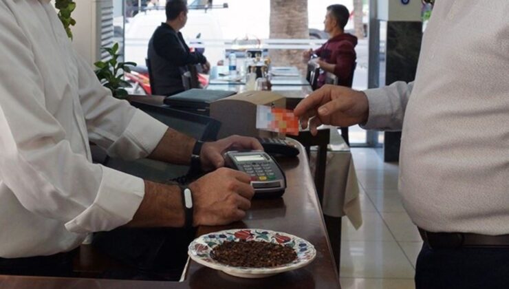 Milyonlarca İşçinin Maaşlarına Olduğu Gibi Yemek Kartlarına da Zam Yapılmadı: İşçi Aç Çalışıyor