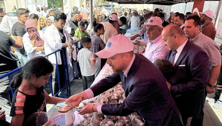 Mimar Sinan’ın Vasiyeti Gereği Süleymaniye Mescidi’nde Aşure Dağıtıldı