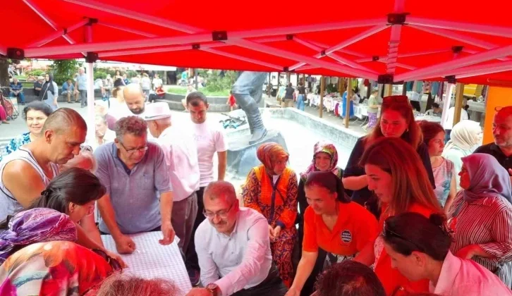 Muğla’da Aşure Ayı Aktiflikleri Devam Ediyor, Pazara Gelenlerin Ağzı Tatlandı