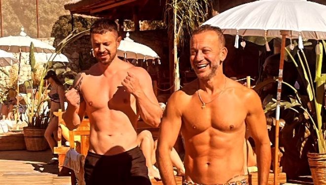 Murat Boz ve Rıza Kocaoğlu’ndan Tatil Pozu