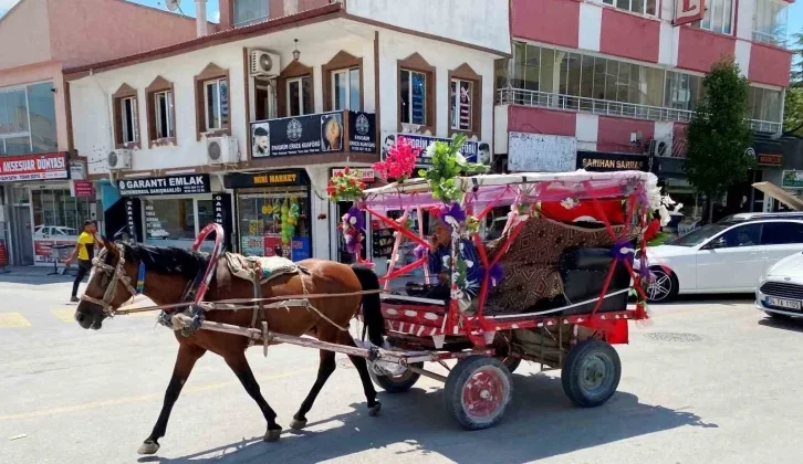 Nostaljik At Otomobiliyle Düğün ve Sünnetlerde Gezi Keyfi İlgi Görüyor