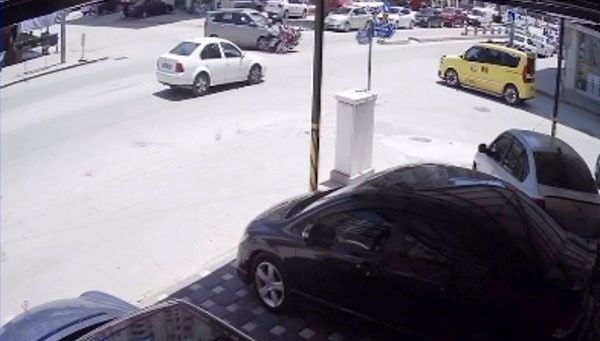 Ölümün Kıyısından Saniyelerle Döndü, Zarar Gören Motosikletine Üzüldü