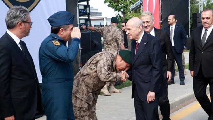 Özel Harekat Lideri’nin Bahçeli’nin Elini Öpmesi Ankara’yı Karıştırdı: Derhal Emekli Edilmeli