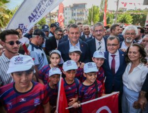 Özel’den Sokak Hayvanları Açıklaması: ‘Mücadele Ettik ve Canlarımızı Katliamdan Kurtardık’