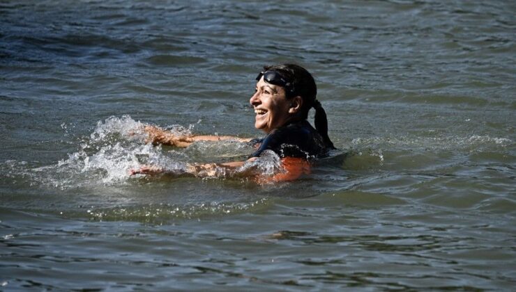 Paris Olimpiyatları | Belediye Başkanı Hidalgo, Seine Nehri’nin Paklığını Kanıtlamak İçin Yüzdü