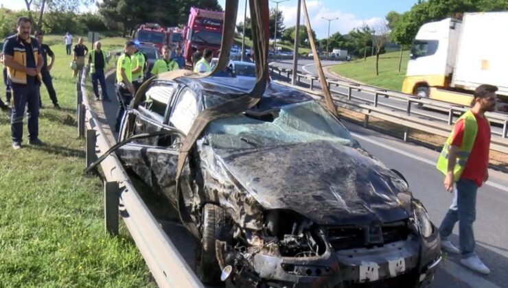 Pendik’te Otomobil Bariyerleri Aşarak Yeşil Alana Uçtu: 2 Yaralı