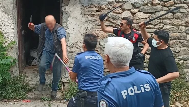 “Peygamberim” Deyip Polis Bıçaklayan Şahıs Hastaneye Yatırıldı