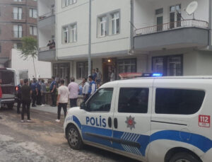 Polis Memuru Husumetlisini Ailesinin Önünde Öldürdü