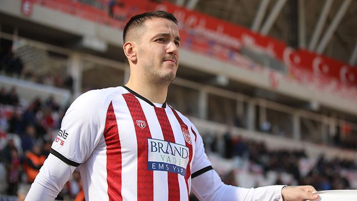 Rey Manaj Sürprizi! Sivasspor Kampından Ayrıldı