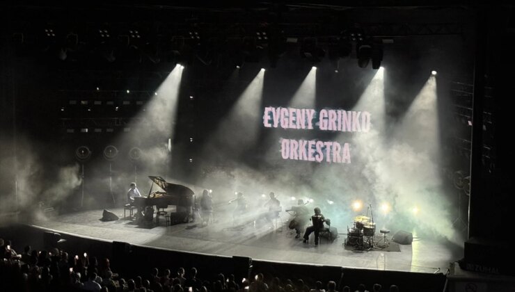 Rus Müzisyen Evgeny Grinko, Harbiye Cemil Topuzlu Açıkhava Tiyatrosu’nda Konser Verdi