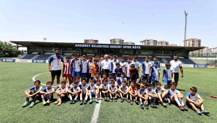 Şahinbey Belediye Başkanı Mehmet Tahmazoğlu, Yaz Spor Okullarında Gençlerle Buluştu