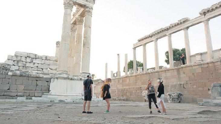 Sahne Bergama’da Kuruluyor