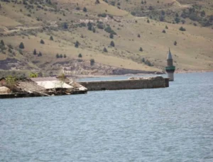 Sarıkamış’ta Baraj Suyu Çekildi