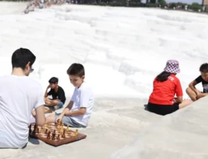 Satranç Atakları, Pamukkale’nin Beyaz Travertenleri Üzerine Atıldı