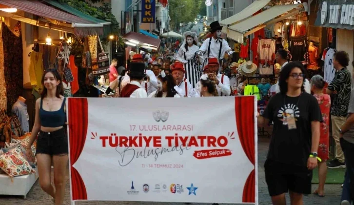 Selçuk Tiyatro ile Buluştu