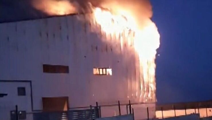 Silivri’de Fabrika Yangını; Alevler İtfaiyenin Çalışması ile Söndürüldü