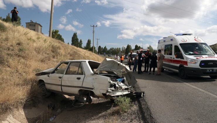 Sivas’ta Trafik Kazasında 1 Ölü, 4 Yaralı