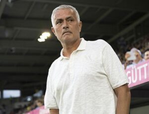 Son Dakika | Fenerbahçe’de Mourinho 2 İsmin Biletini Kesti! Menajeri ile Görüşülecek