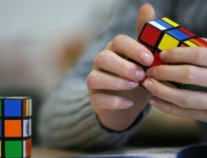 Sorun Çözmenin Renkli Yolu: Rubik Küpünün 50. Yıl Dönümü