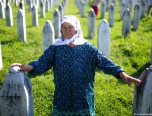 Srebrenitsa Katliamı: Hâlâ Cesetler Çıkarılıyor