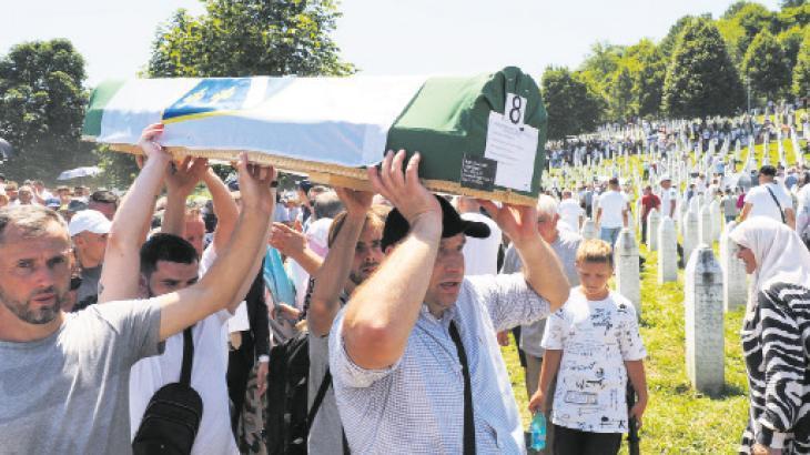 Srebrenitsa Kurbanları Törenle Anıldı: Özel’den ‘Türkiye’nin Mesajı’ Hassasiyeti