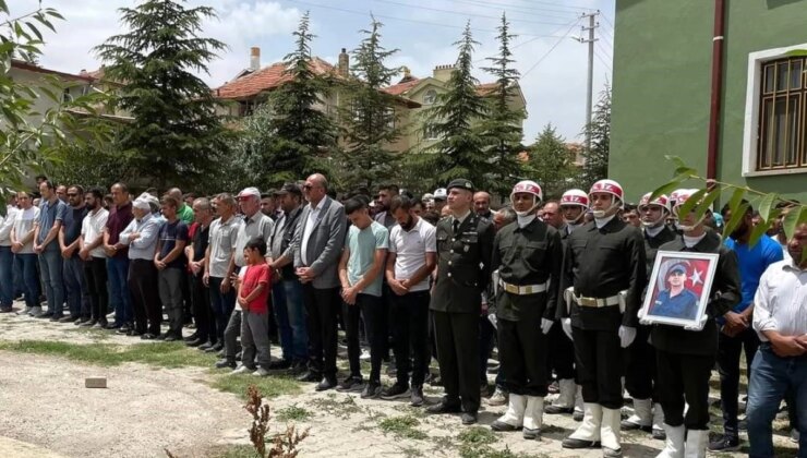 Şuhut’ta Kalp Krizi Geçiren Sözleşmeli Er Ramazan Keskinkaya Son Yolculuğuna Uğurlandı