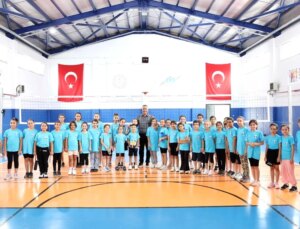 Sultangazi Belediye Başkanı Genç Voleybolcularla Buluştu