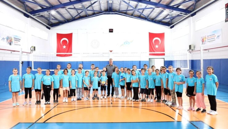 Sultangazi Belediye Başkanı Genç Voleybolcularla Buluştu