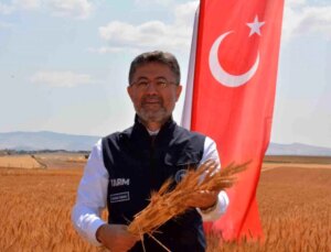 Tarım ve Orman Bakanı Yumaklı, Yerli Buğday Çeşitlerinin Hasadına Katıldı