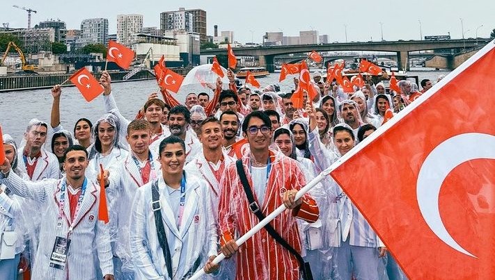 Tenkitlere Neden Olmuştu: Türk Atletlerin Kıyafetleri Yeniden Tasarlanacak