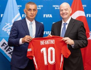 Tff Başkanı Hacıosmanoğlu, Paris’te FİFA Başkanı Infantino ile Görüştü