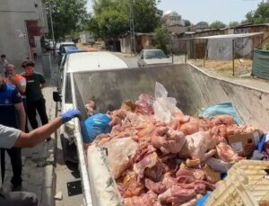 Tonlarca Bozuk Tavuk Eti Bulundu! Depoda Üst Üste İstiflenmiş, Kokmuş, Renk Değiştirmiş