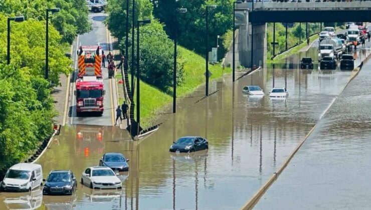 Toronto Şiddetli Fırtınaların Ardından Sel ve Elektrik Kesintileriyle Boğuşuyor