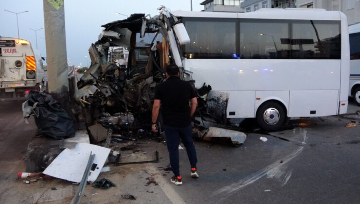 Turistleri Taşıyan Araç Bariyere Çarptı: Bir Ölü, 20 Yaralı