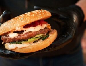 Türkiye’de Çok Sevilen Hamburger Devine Şok Üstüne Şok! 4 Yıldan Beri İlk Kez Yaşandı