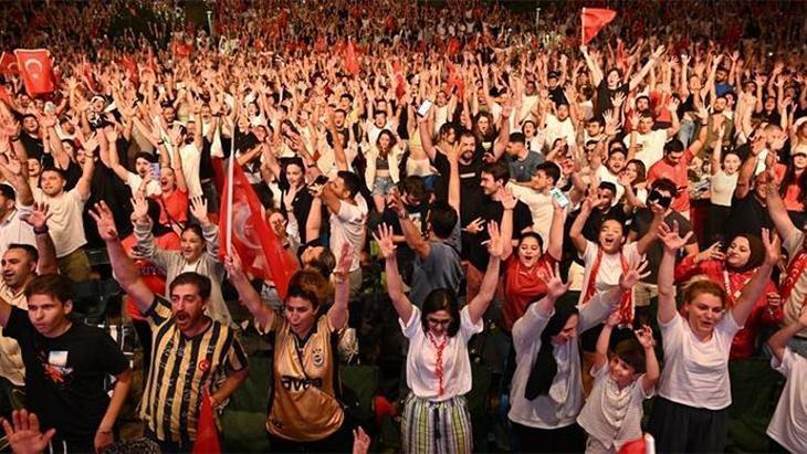 Türkiye’nin Çeyrek Final Başarısı, Dev Ekranda Karşısında Taraftarı Coşturdu!