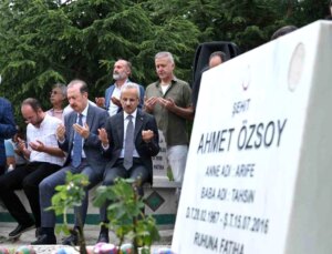 Ulaştırma ve Altyapı Bakanı Ahmet Özsoy’un Kabrini Ziyaret Etti