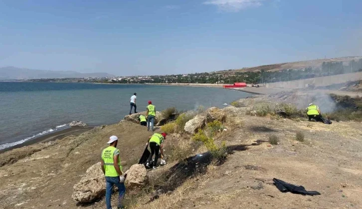 Van Gölü Kıyılarında Temizlik Çalışması