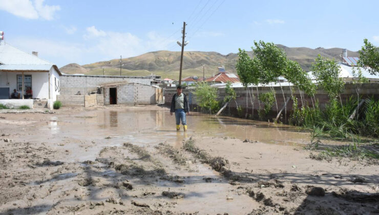 Van’da Taşkından Zarar Gören Mahallede Çalışmalar Sürüyor