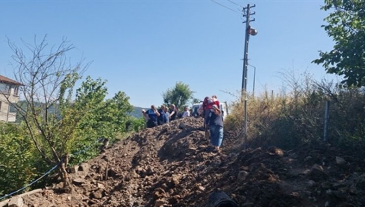 Yerinden Geçen Yolu Mahkeme Kararıyla Ulaşıma Kapattı