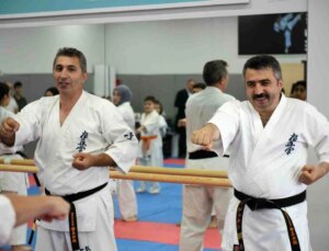 Yıldırım Belediyesi Karate Kurslarında 70 Atlet Kuşak Yükseltti