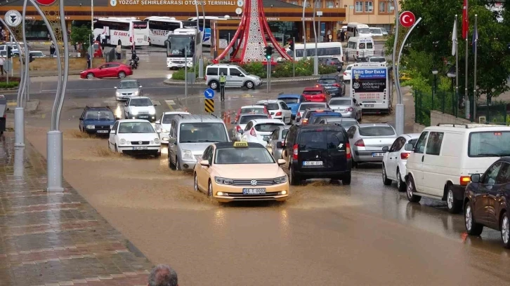 Yozgat’ta Şiddetli Yağış Etkili Oldu, Ev ve İş Yerleri Sular Altında Kaldı