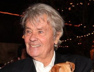 Alain Delon’un Ailesi, Vasiyetini Reddetti: Köpeğiyle Gömülmeyecek