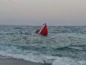 Almanya’dan Tatile Geldikleri Antalya’da Tekneleri Alabora Oldu